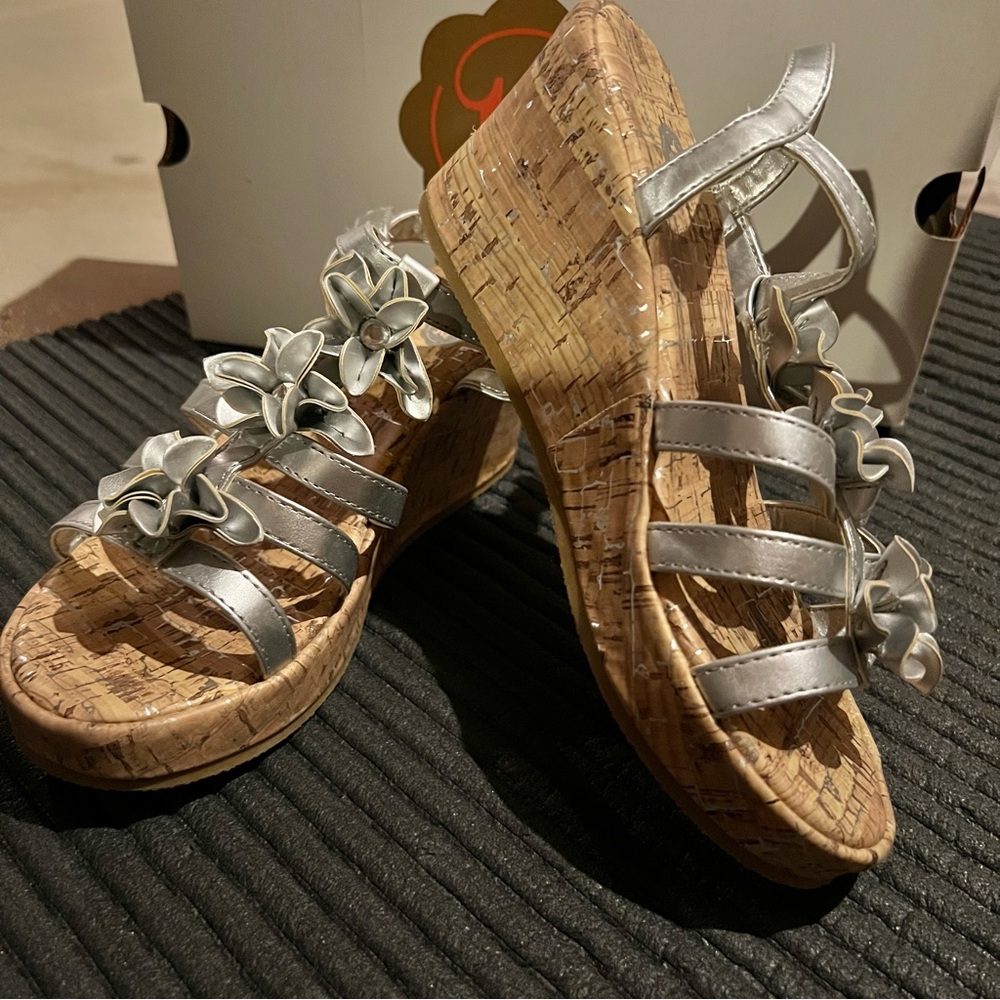 NWB Silver Flower Wedge Sandals